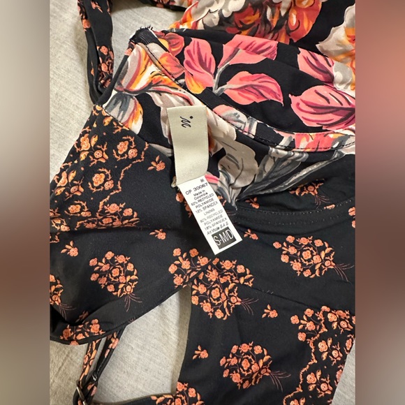 Maaji NWT Reversible Swimsuit Size Small - Picture 3 of 3